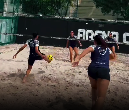 Júlia e Amanda, dupla campeã feminina de futevôlei
